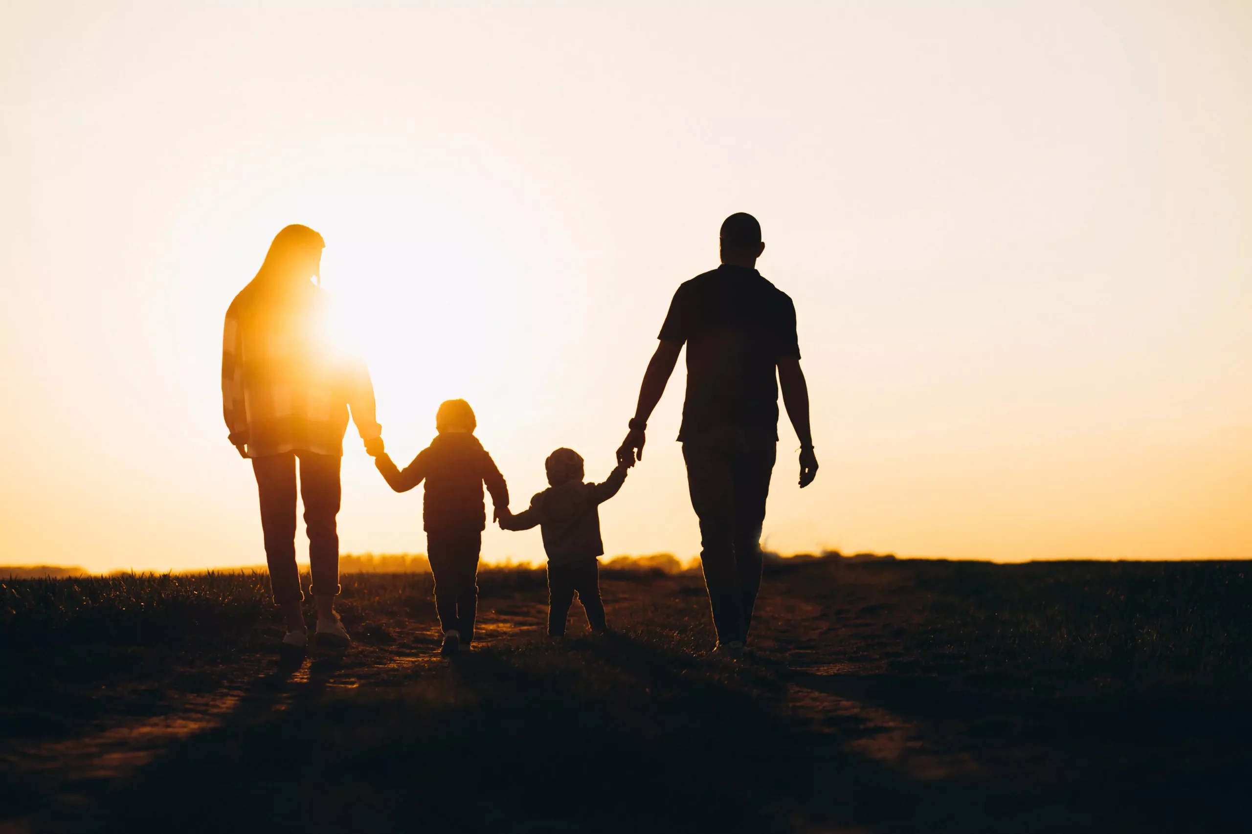 AnyConv.com__happy-family-silhouette-sunset (2)